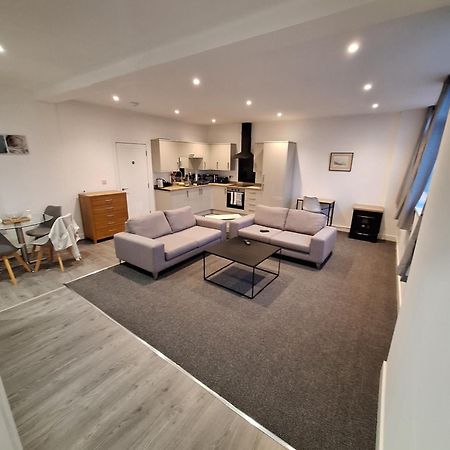 Centre Of The Town Apartment Whitchurch  Bagian luar foto