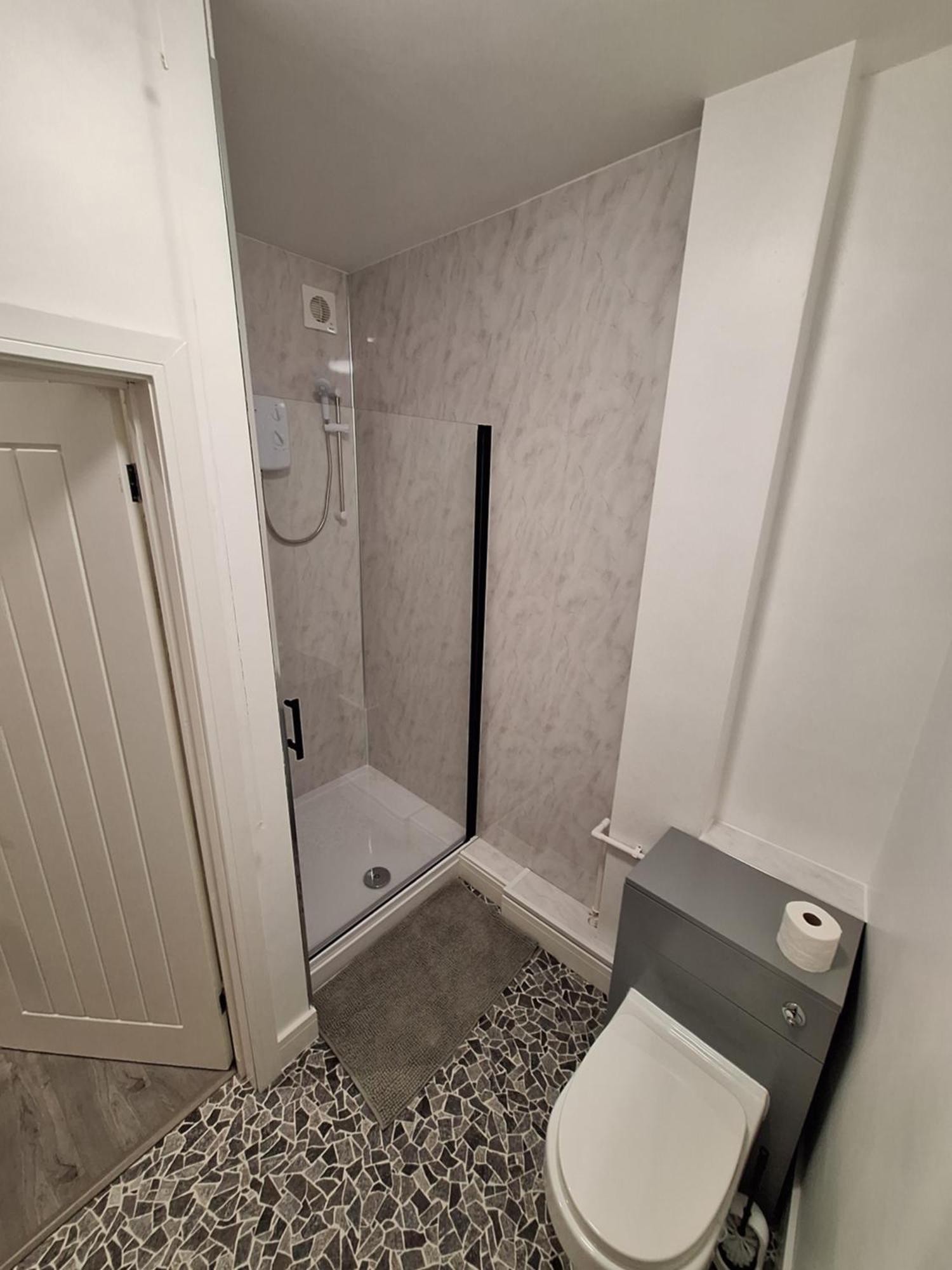 Centre Of The Town Apartment Whitchurch  Bagian luar foto