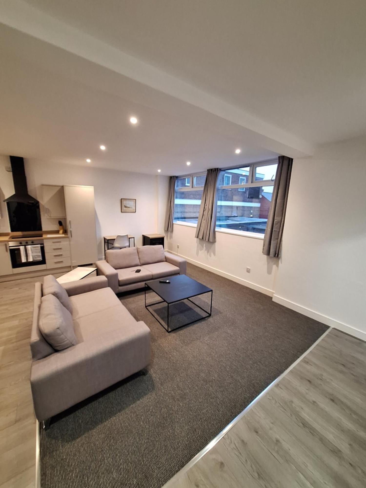 Centre Of The Town Apartment Whitchurch  Bagian luar foto