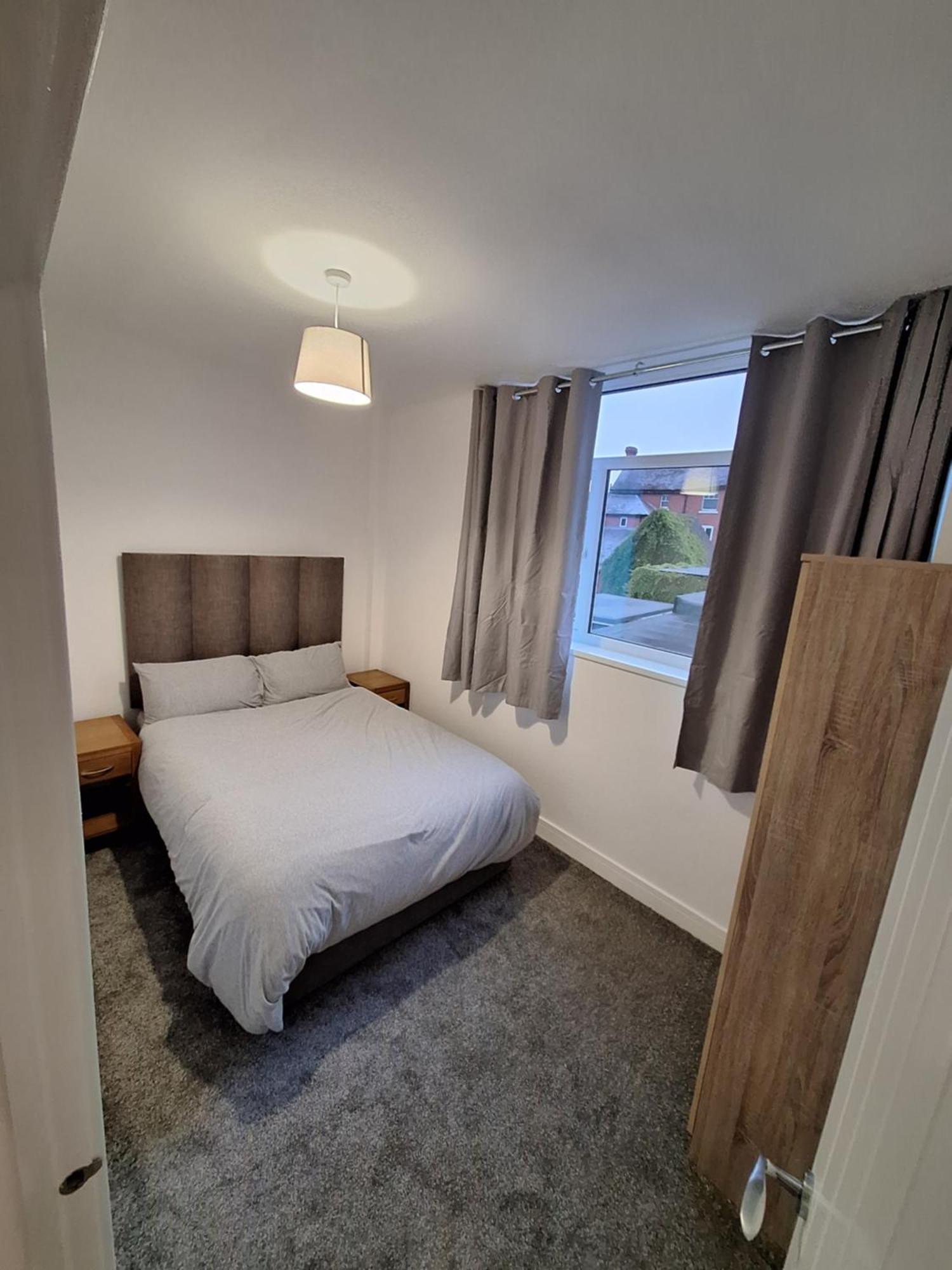 Centre Of The Town Apartment Whitchurch  Bagian luar foto