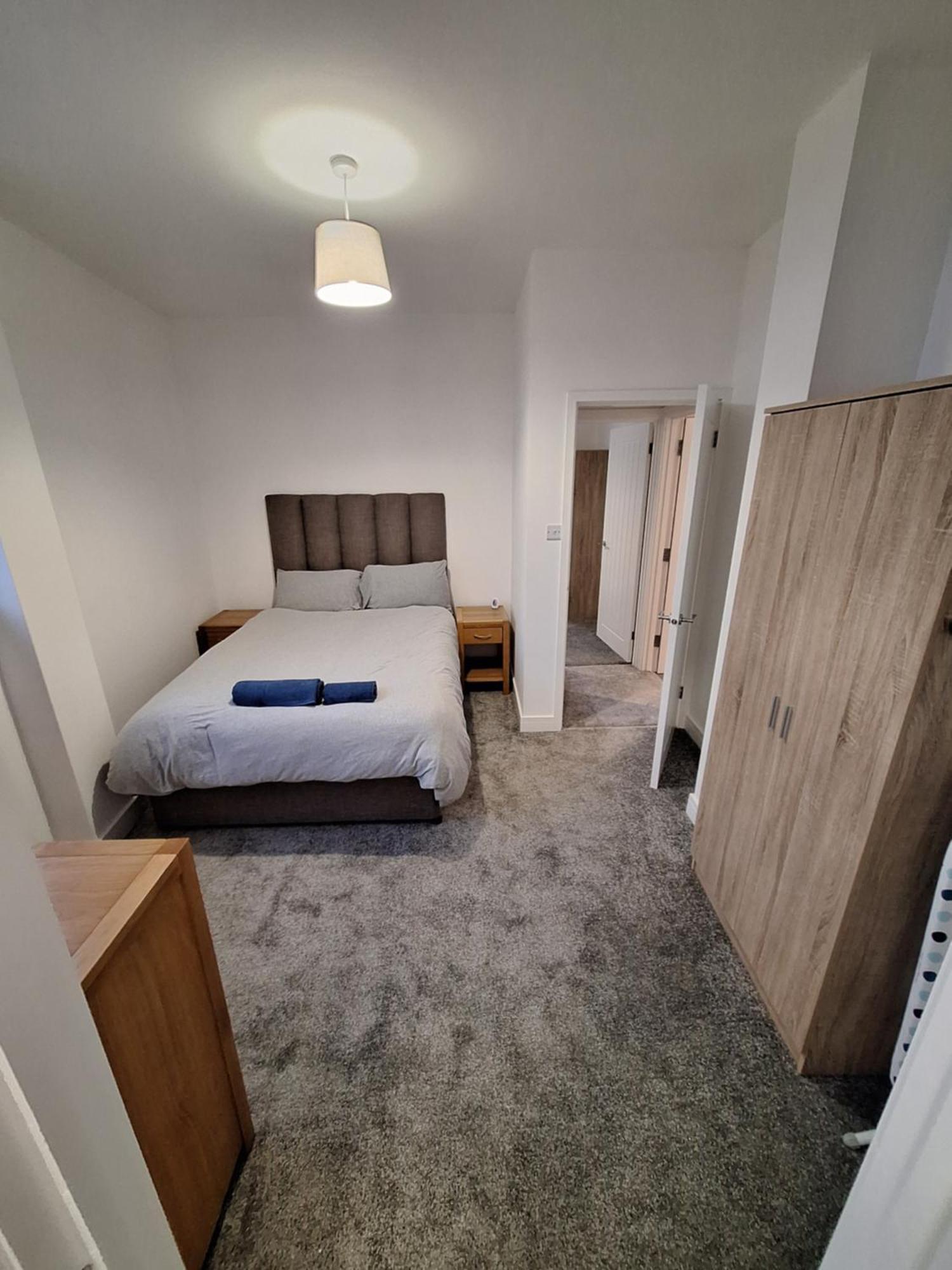Centre Of The Town Apartment Whitchurch  Bagian luar foto