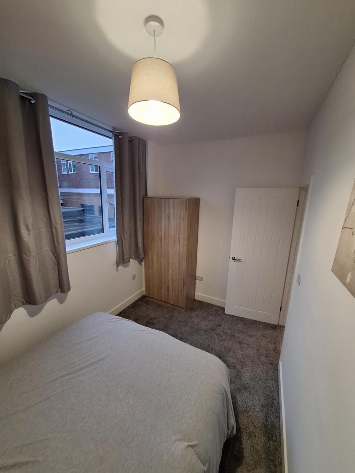Centre Of The Town Apartment Whitchurch  Bagian luar foto