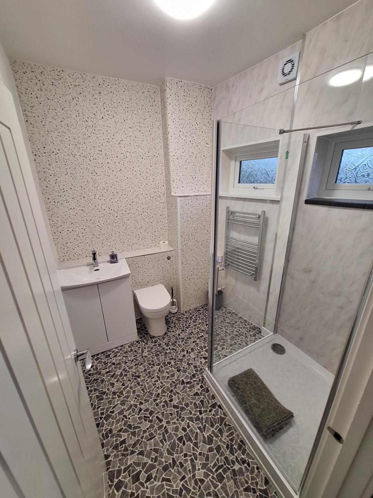 Centre Of The Town Apartment Whitchurch  Bagian luar foto